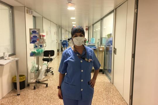 #RetratosCovidHUB (V) Jessica Redondo, auxiliar de enfermería UCI:  “Creamos vínculos muy fuertes con los pacientes"