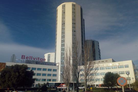 Bellvitge University Hospital is completely restricting the visits of patients’ relatives and accompanying persons to the hospital from Friday 9 July