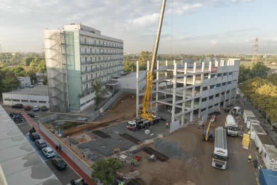 El nuevo espacio polivalente del Hospital de Bellvitge acogerá las urgencias por Covid-19 y hasta 64 camas