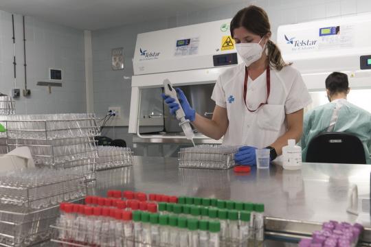 La UB y el Hospital de Bellvitge evaluarán la incidencia de la infección por SARS-CoV-2 en la comunidad universitaria